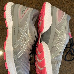 Brand New Woman’s size 10.5 Gel Nimbus 22 Running Shoes